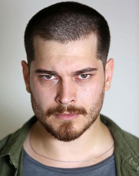 Yakışıklı oyuncu Çağatay Ulusoy 2