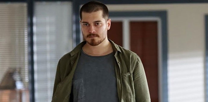 Yakışıklı oyuncu Çağatay Ulusoy 4