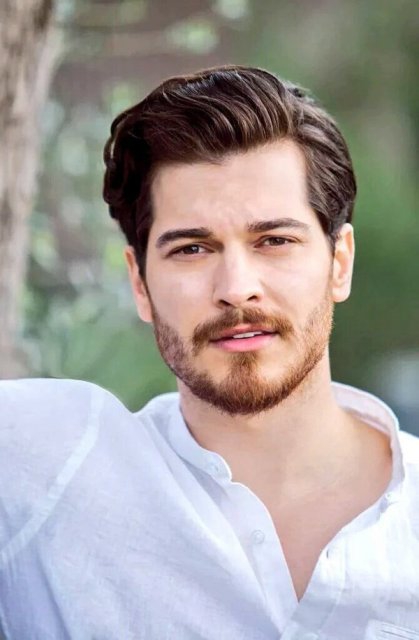 Yakışıklı oyuncu Çağatay Ulusoy 6