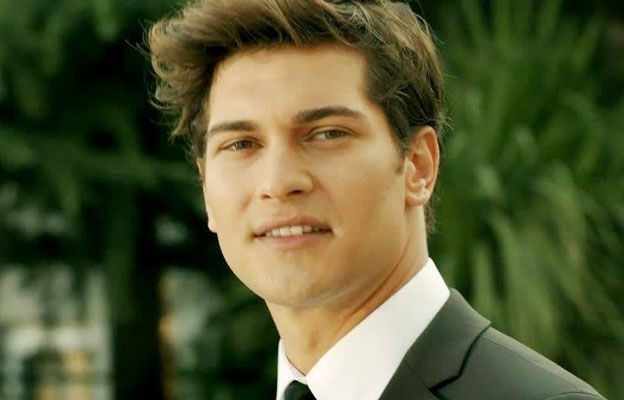 Yakışıklı oyuncu Çağatay Ulusoy 7