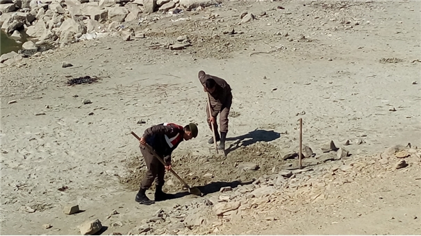 Jandarmalar Mermi Ve Yakılmış Kitaplar Buldu 1