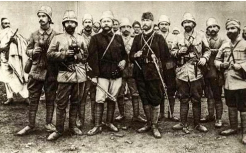 Atatürk'ün sol güzüne yakından baktınız mı? 10