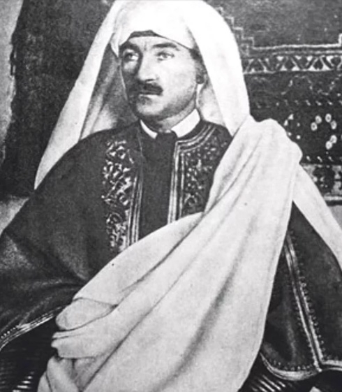 Atatürk'ün sol güzüne yakından baktınız mı? 11