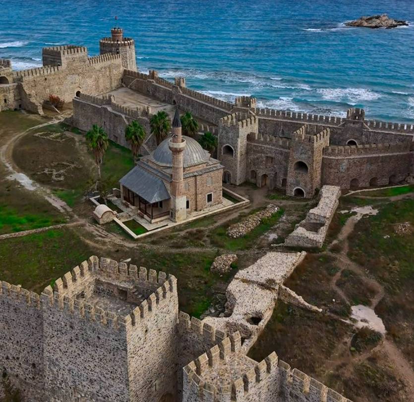 Mersin'in İncisi: Cüneyt Arkın'ın Filmine Ev Sahipliği Yapan M 1