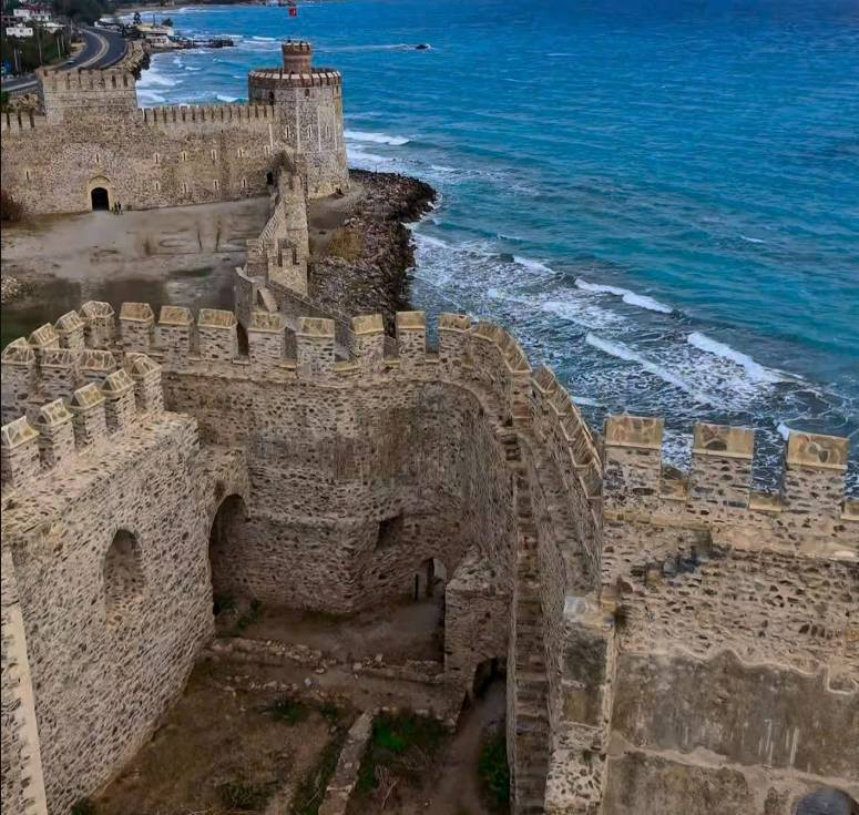 Mersin'in İncisi: Cüneyt Arkın'ın Filmine Ev Sahipliği Yapan M 11