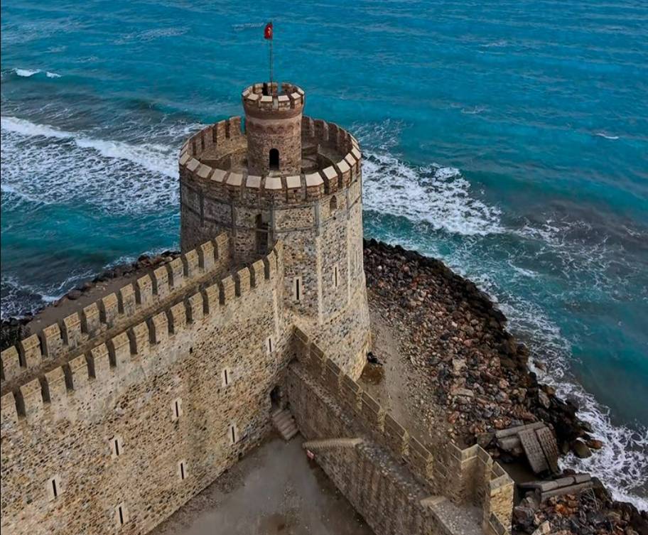 Mersin'in İncisi: Cüneyt Arkın'ın Filmine Ev Sahipliği Yapan M 2