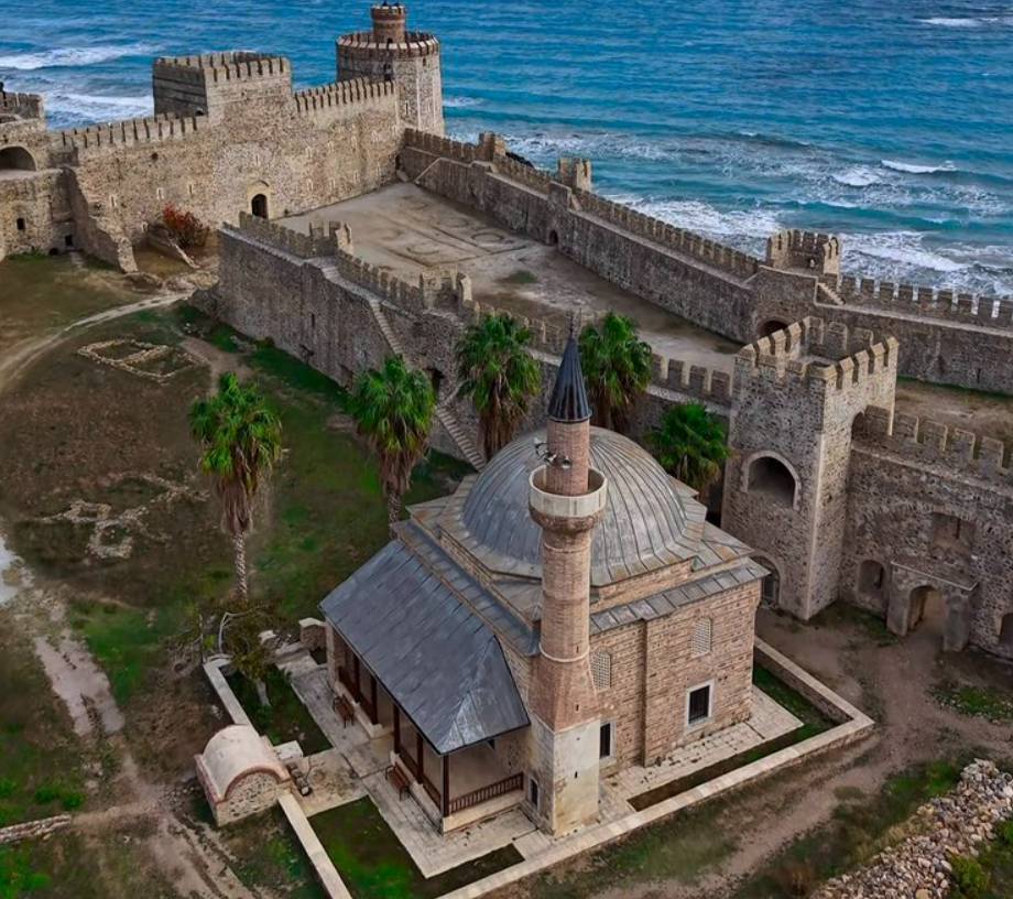 Mersin'in İncisi: Cüneyt Arkın'ın Filmine Ev Sahipliği Yapan M 6