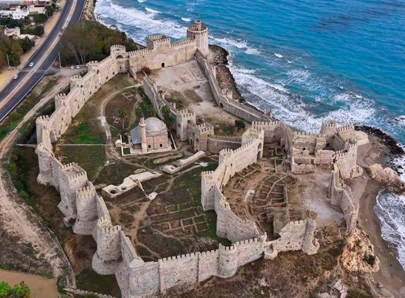 Mersin'in İncisi: Cüneyt Arkın'ın Filmine Ev Sahipliği Yapan M 8