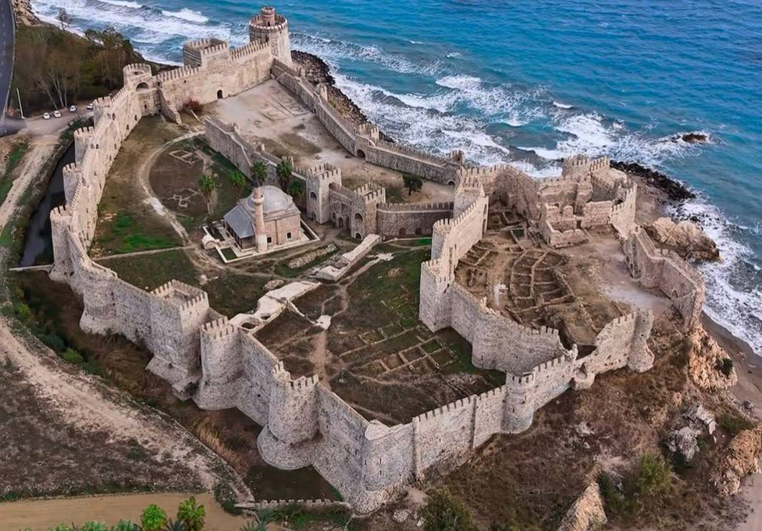 Mersin'in İncisi: Cüneyt Arkın'ın Filmine Ev Sahipliği Yapan M 9