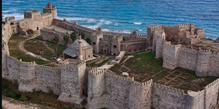 Mersin'in İncisi: Cüneyt Arkın'ın Filmine Ev Sahipliği Yapan M