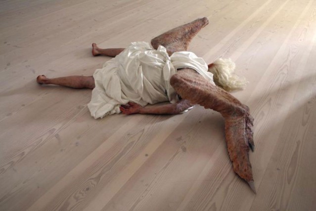 Dünya Şokta! Bu Yaşlı Kadın Gökten Düştü Melekmi ? Yoksa.. 2