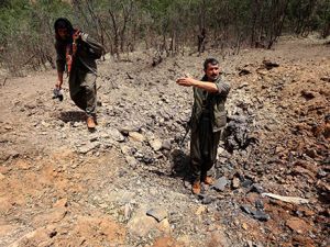 AFP BOMBALANAN KANDİLİN GÖRÜNTÜLERİNİ YAYINLADI