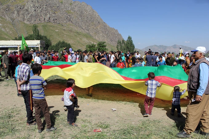Hakkari Şemdinli'de HDP'den Zafer Şenliği 8