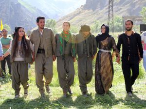 Hakkari Şemdinli'de HDP'den Zafer Şenliği