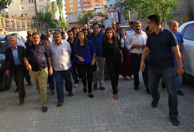 Van'lılar AKP’yi Düdük Çalarak Protesto etti.. 3