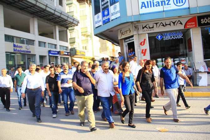 Van'lılar AKP’yi Düdük Çalarak Protesto etti.. 4