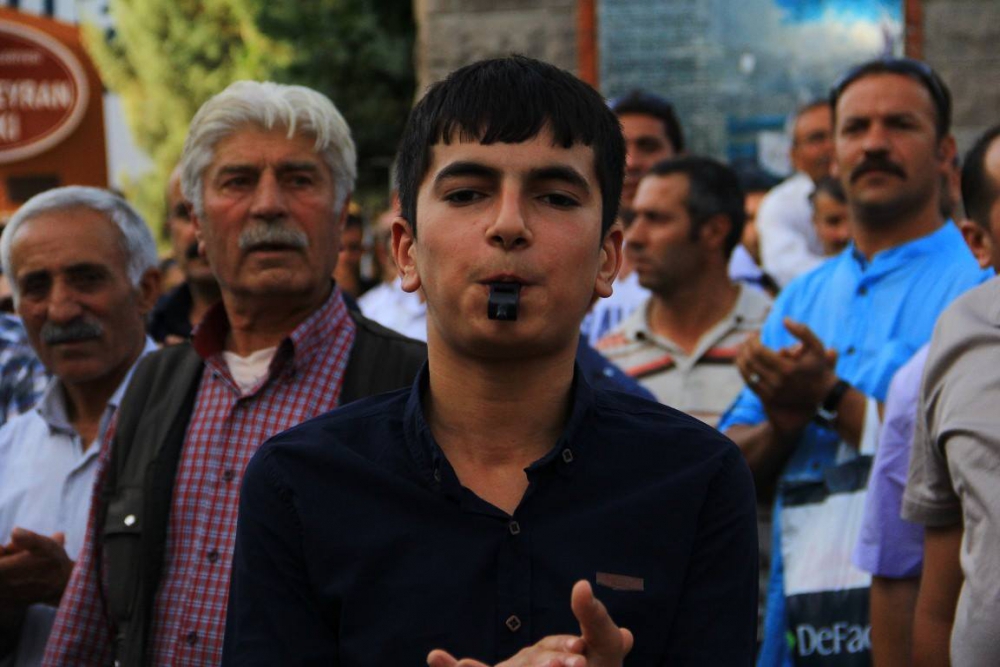 Van'lılar AKP’yi Düdük Çalarak Protesto etti.. 6