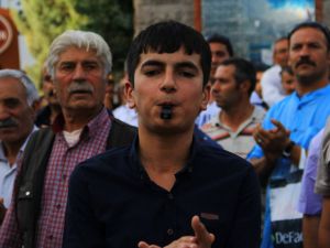 Van'lılar AKP’yi Düdük Çalarak Protesto etti..