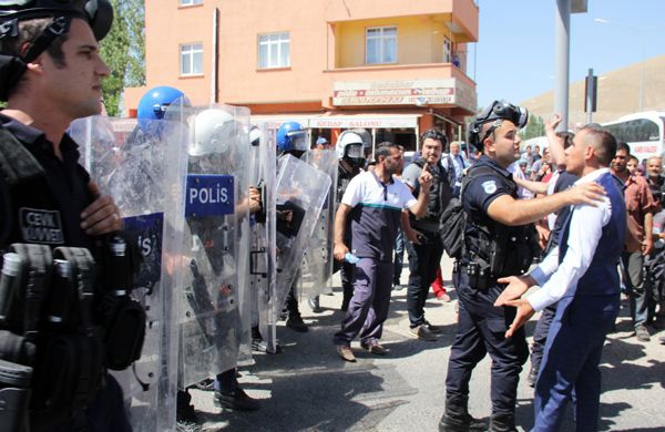 Erzurum Pasinler Karayolunu İşte Böyle Kapattılar 1