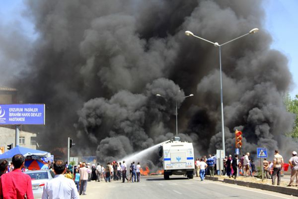 Erzurum Pasinler Karayolunu İşte Böyle Kapattılar 6