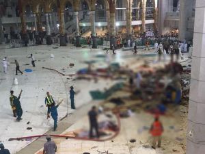 Kabe'de Vinç Devrildi Ölü Ve Yaralılar Olduğu Söyleniliyor Türk Hac
