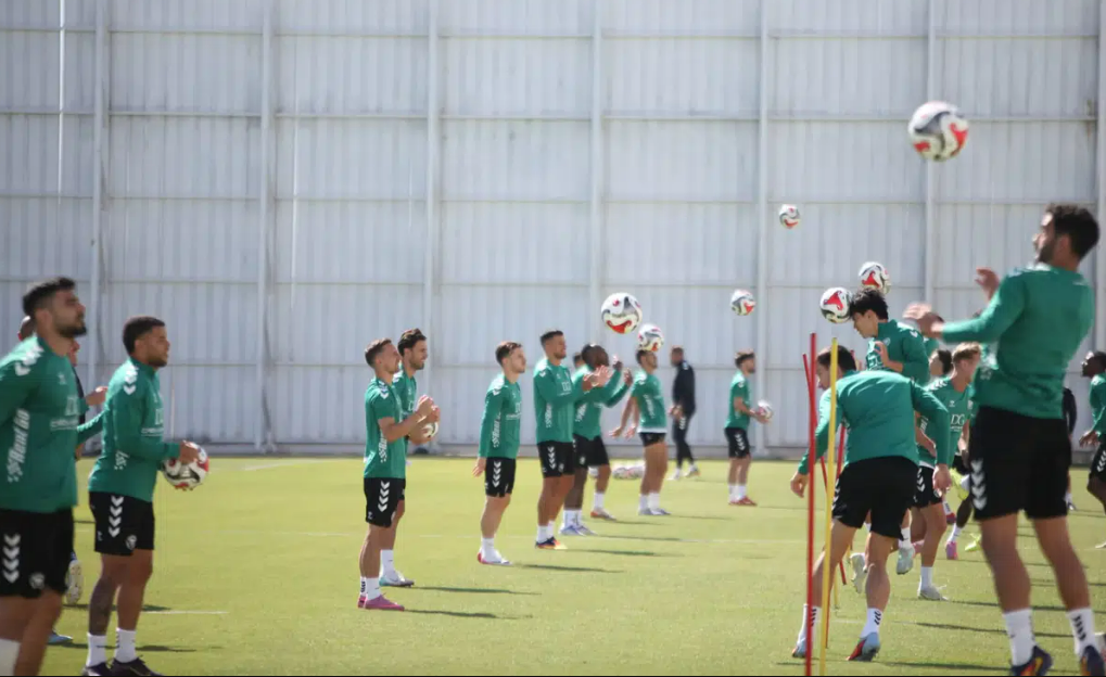 Tümosan Konyaspor, Başakşehir Maçı Öncesi Son İdmanını Tamamladı: Kritik Mücadele Yarın!
