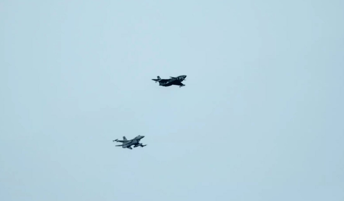 Tarihi Başarı: KIZILELMA, F-16'ya Kilitlendi! Havada Dengeler Değişiyor