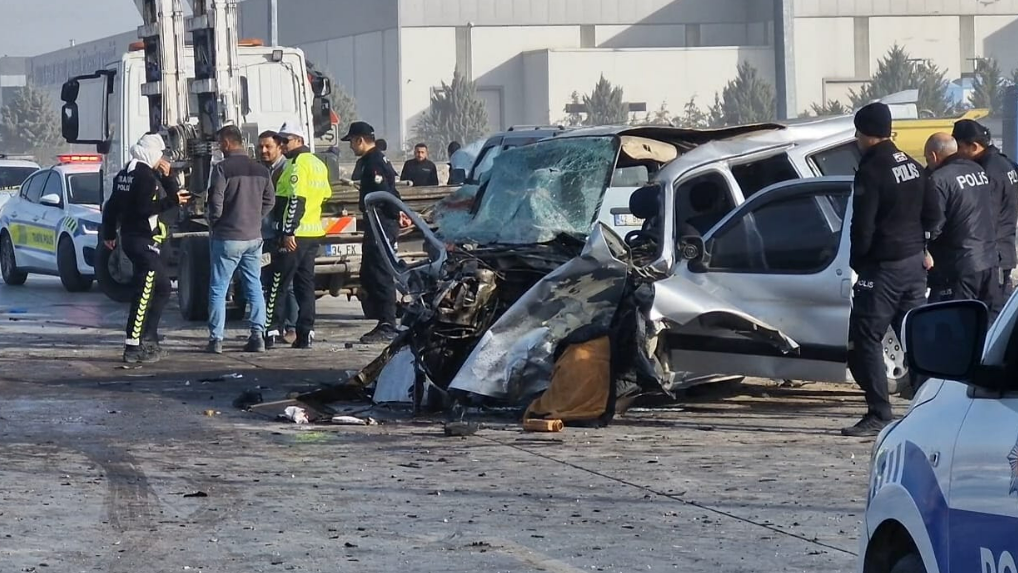 Konya’daki Feci Kaza Sonrası Bakan Yerlikaya'dan Sert Uyarı: "Aşırı Hız... Yine Aşırı Hız!"