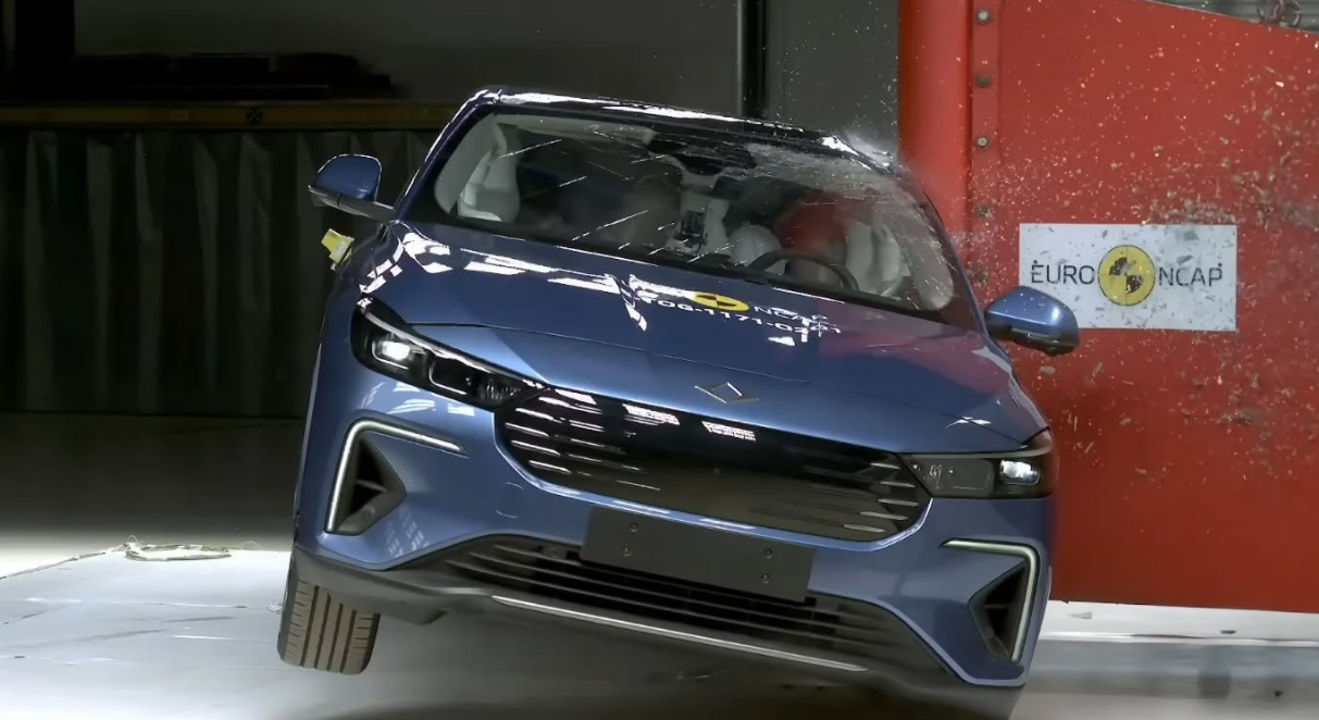 Euro NCAP Çarpışma Testleri 2026'da Köklü Değişikliklerle Yenileniyor: Batarya Yangın Uyarısı Zorunluluğu Geliyor!