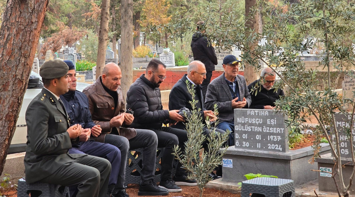 Nizipli Paşa'dan Vefa Ziyareti: Orgeneral İrfan Özsert, Anne ve Babasının Kabirlerini Ziyaret Etti