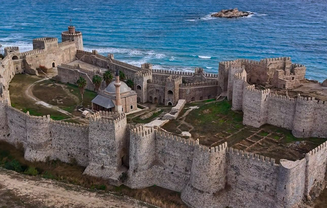 Mersin'in İncisi: Cüneyt Arkın'ın Filmine Ev Sahipliği Yapan Mamure Kalesi Turizme Açılıyor