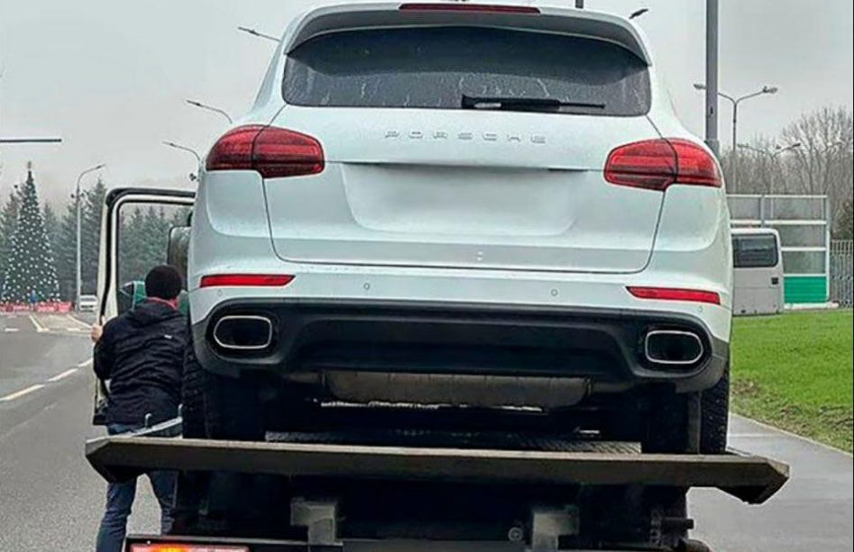 Rusya'daki Yüzlerce Porsche Sahibini Şoke Eden Alarm Krizi: Araçlar Neden Çalışmadı?