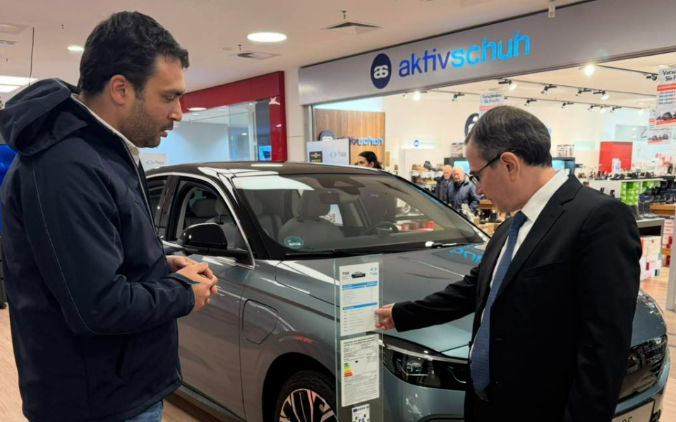 Togg'dan Almanya Çıkarması: Başkonsolos Berati Alver'den Hamburg'daki Tanıtım Merkezine Ziyaret