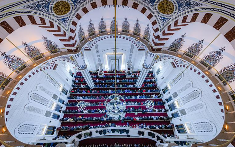 Cuma Hutbesi: İnsanın Gerçek Huzur Kaynağı: İbadet ve Salih Ameller