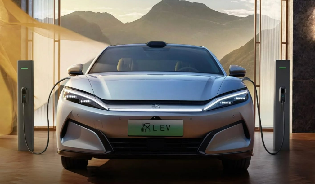 BYD'den Elektrikli Araç Şarjında Devrim: Ucuz Modellere 900V Mimari Geliyor!