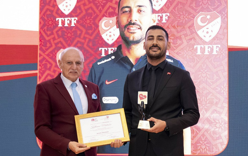 TMOK'tan U17 Teknik Direktörü Selçuk Erdoğan'a Anlamlı Ödül: Fair Play Ruhu Kazandı!