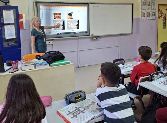 Ağız ve Diş Sağlığı Sadece Gülüşünüzü Değil Kalbinizi de Koruyor!