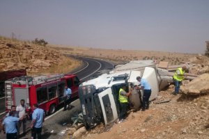 Midyat’ta ranza yüklü TIR devrildi: 1 yaralı