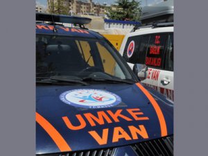 Van’ın Gürpınar ilçesinde hastaneye gidemeyen doğum hastasının ayağına sağlık ekipleri gitti