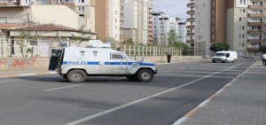 Diyarbakır Kayapınar’da okul önünde şüpheli çanta alarmı