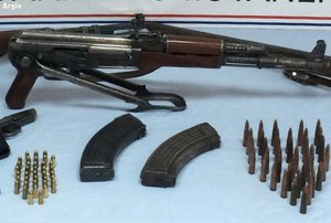 Şemdinli'de çok sayıda silah ve bomba ele geçirildi