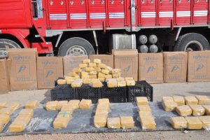 Bitlis'te durdurulan bir araçta yapılan aramalarda 51 kilo eroin ele geçirildi