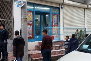 PKK Nusaybin'de Gündüz Vakti Müşteri Dolu Markete Molotof Attı  Doğru Haber