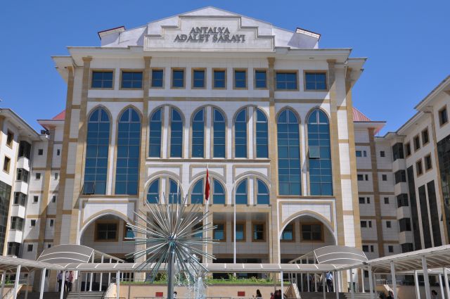 Bomba Paniği- Antalya Adliyesi'nde Bomba İhbarı