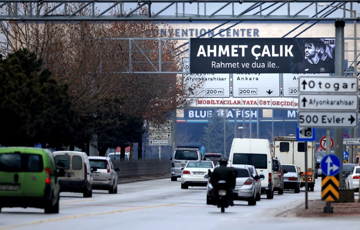 konya-hayatini-kaybeden-futbolcu-ahmet-calikin-acisini-yasiyor-001.jpg