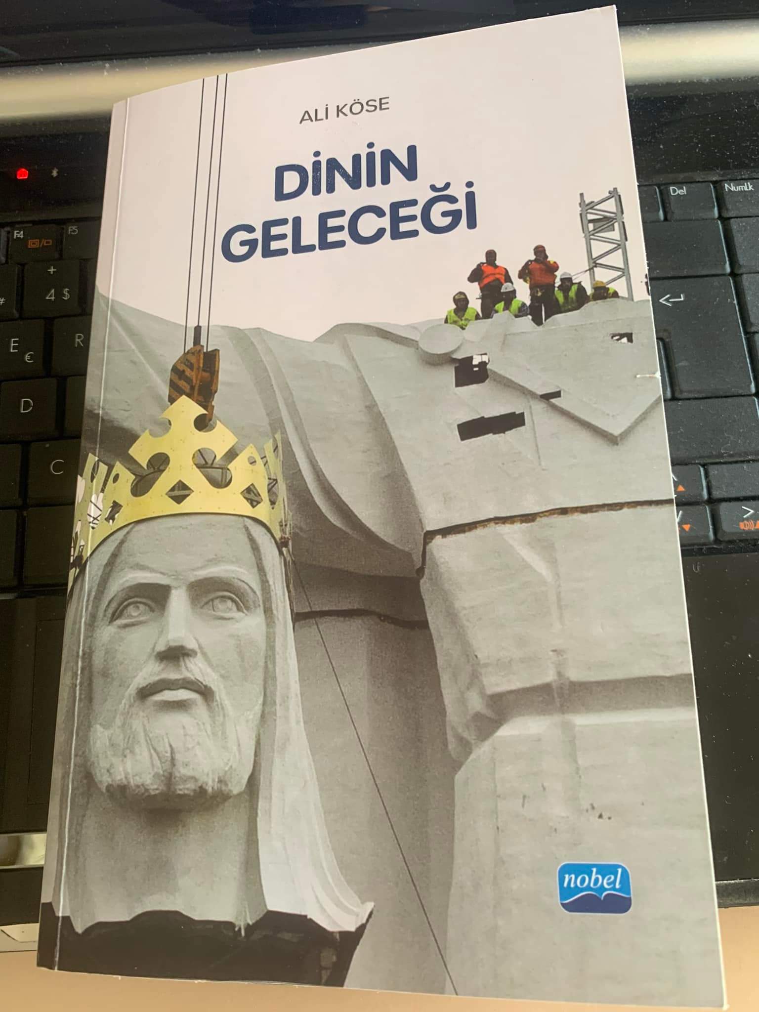 bir-kitap-dinin-gelecegi.jpg