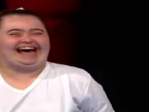 O SES TÜRKİYE SAHNESİNDE DOWN SENDROMLU MELİSA VARDI